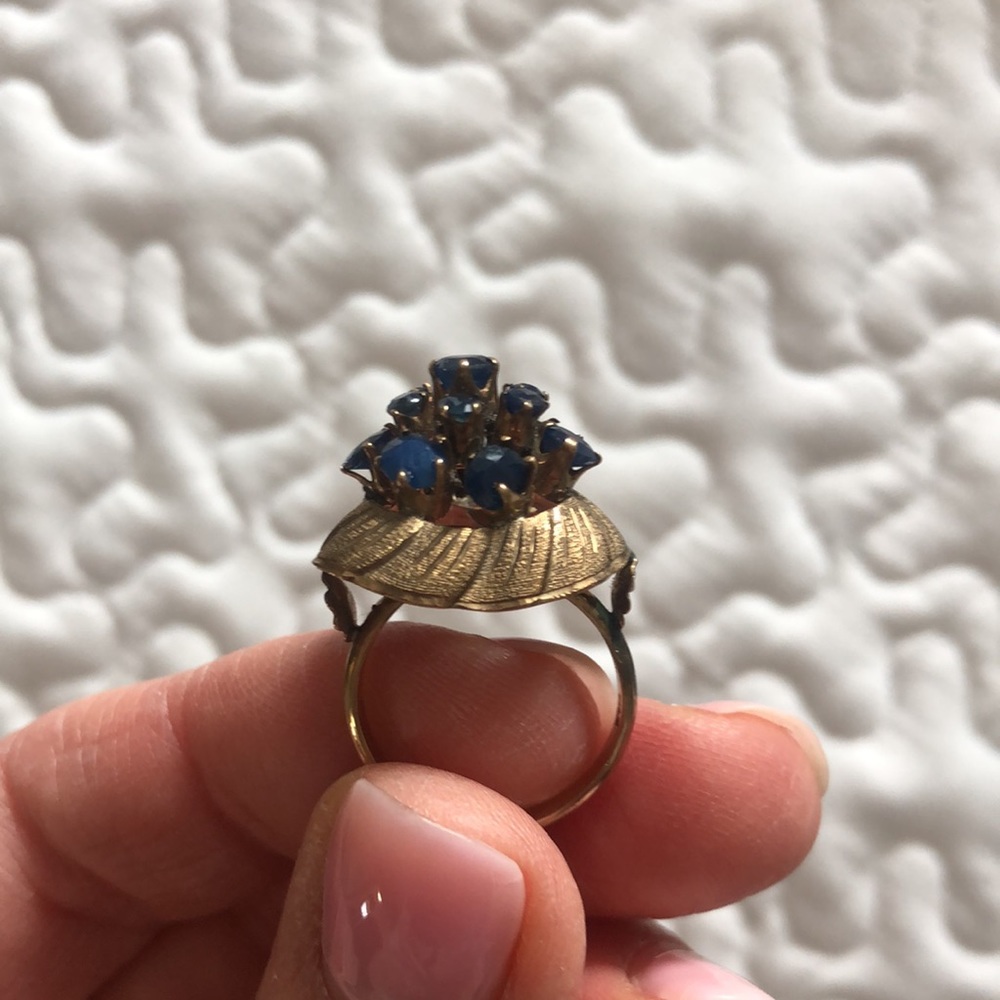 8 kt. Gold ring with sapphires/ 925 sterling silver ring band